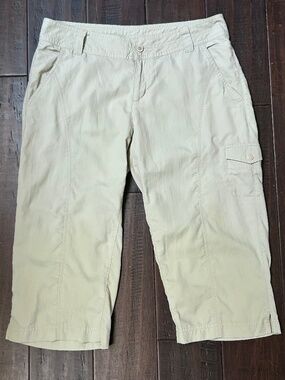Columbia, Women’s Khaki Capris, Size 10, 18L
